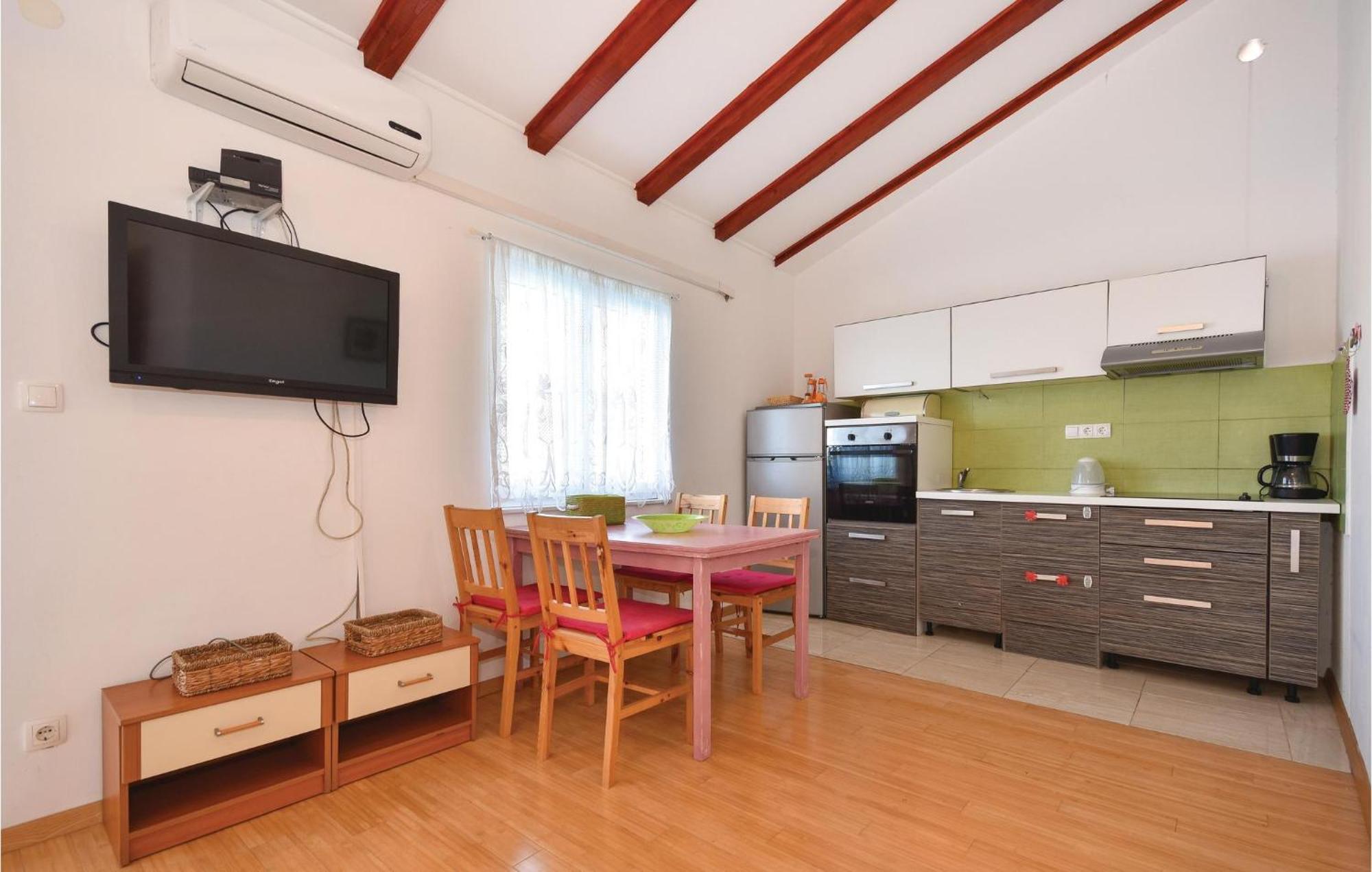 2 Bedroom Gorgeous Apartment In Stomorska Exterior foto